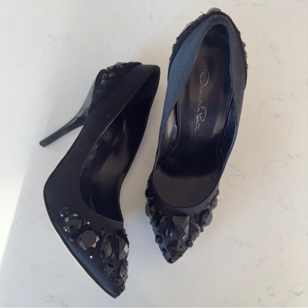 Oscar De La Renta Black Satin Crystal Embellished pointed toe pumps 36EU / 6US